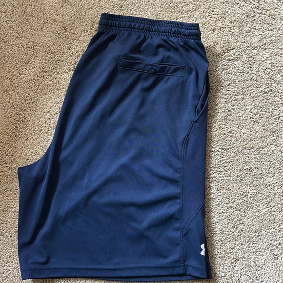 Athletic shorts with bulldog logo - Picture 2 of 5